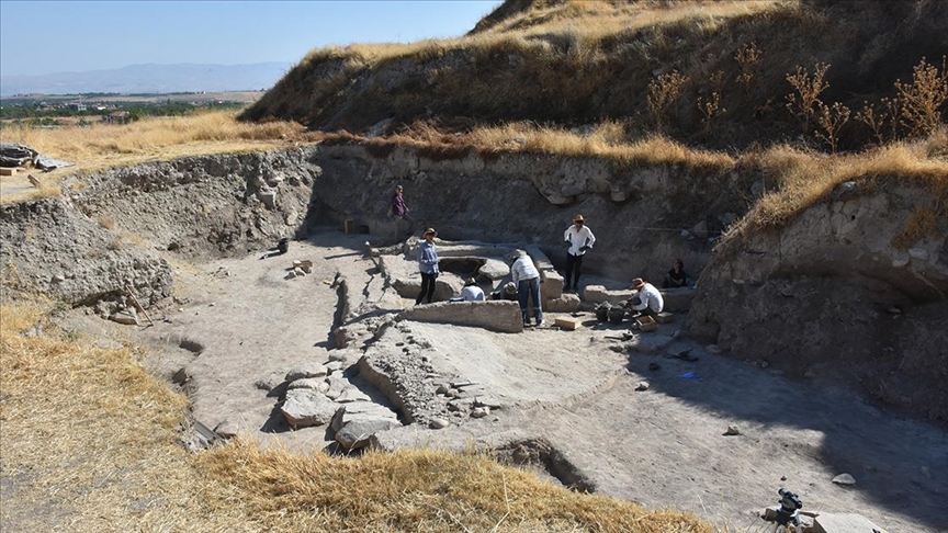 FOTO/ Gjenden vula 7000-vjeçare me figura kafshësh në Arslantepe të Turqisë