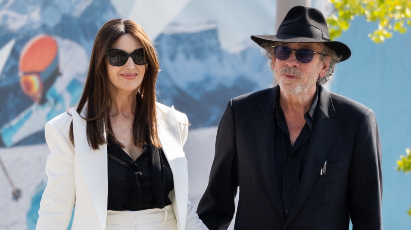 fotolajm monica bellucci dore per dore me tim burton ne festivalin e filmit ne venecia ja si duket aktorja