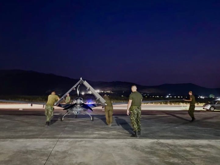 fotot pilotet stervitje ne kushte te veshtira dronet bayraktar zhvillojne fluturimet e para naten