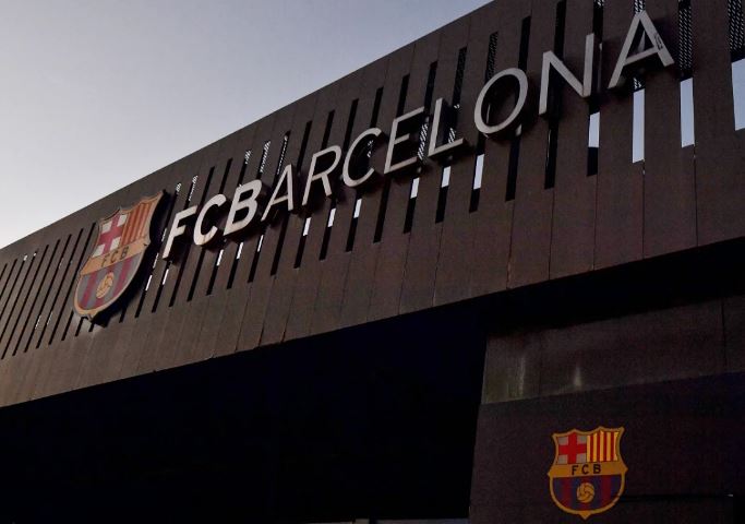 frymemarrje per merkaton e barcelones mberrijne 40 milione euro ne arkat blaugrana