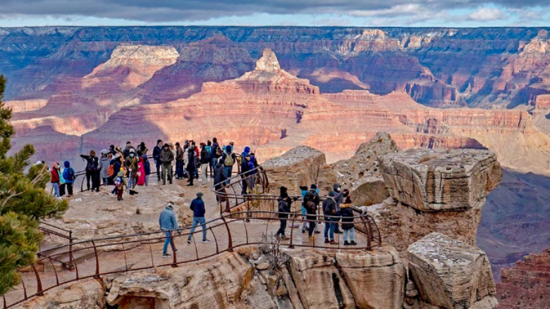 gjendet trupi i pajete i studentit qe ra nga 122 metra lartesi ne parkun grand canyon te shba se