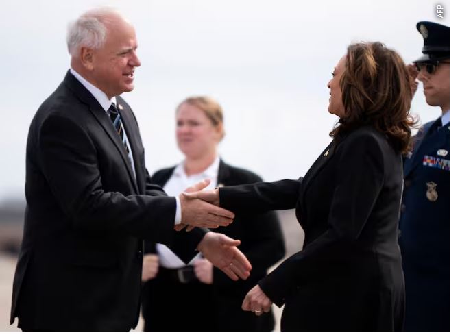 kamala harris ben gabimin e saj te pare ja pse rrezikon me tim walz