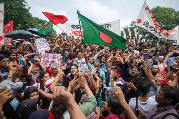 kryeministrja u largua nga bangladeshi lirohet liderja e opozites dhe te arrestuarit e tjere ne protesta