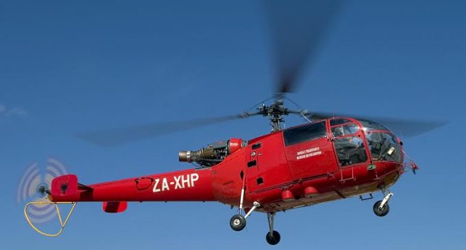 lajmi i fundit mjeku i qsut hyri per tu lare ne lumin bune por u demtua fizikisht 52 vjecari transportohet me helikopter tek trauma emri