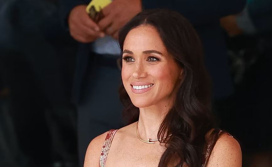 meghan markle shkelqen ne diten e pare te turneut ne kolumbi fustani i mrekullueshem qe kishte zgjedhur dukesha e sussex fotolajm