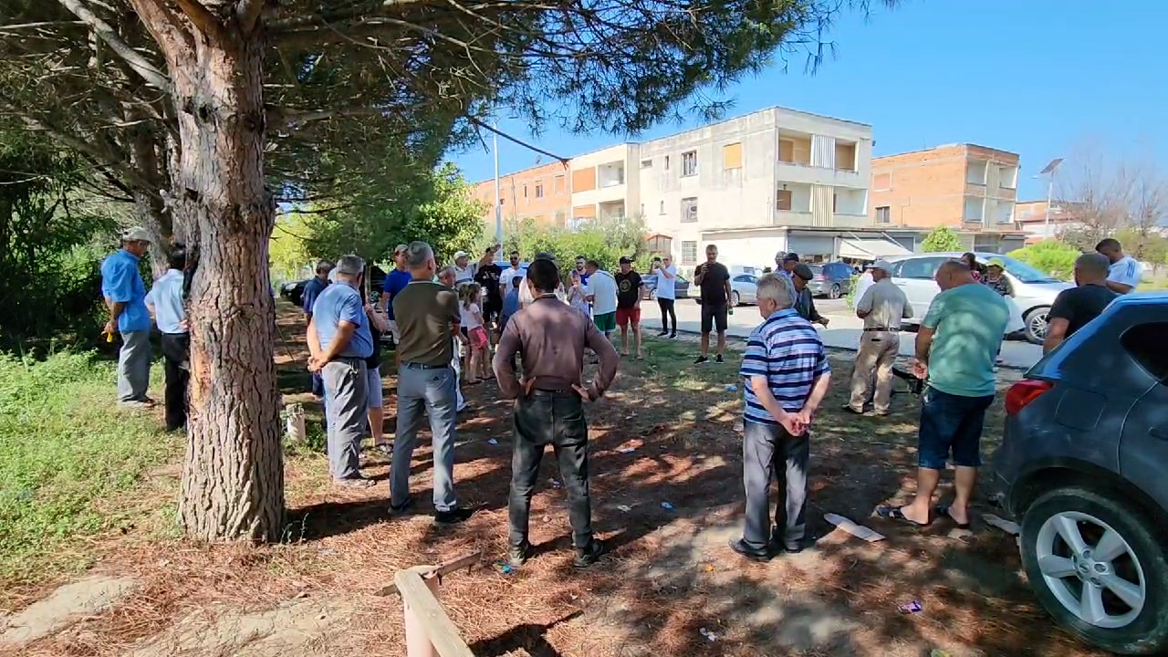 mungon uji qytetaret ne fier protestojne edhe kur vjen eshte i perzier me fekale