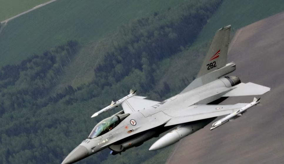 Ndërkombëtarët i përgjigjen thirrjes së Zelenskyt, mbërrijnë në Ukrainë avionët e parë F-16