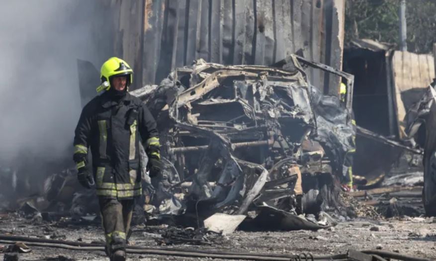 ndizen alarmet ne te gjithe ukrainen rusia vijon valen e sulmeve me raketa supersonike dhe drone