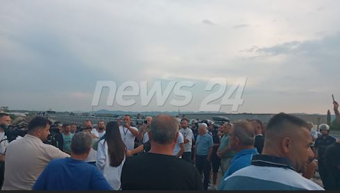 nis protesta e banoreve ne aksin thumane kashar prezence e shtuar policore