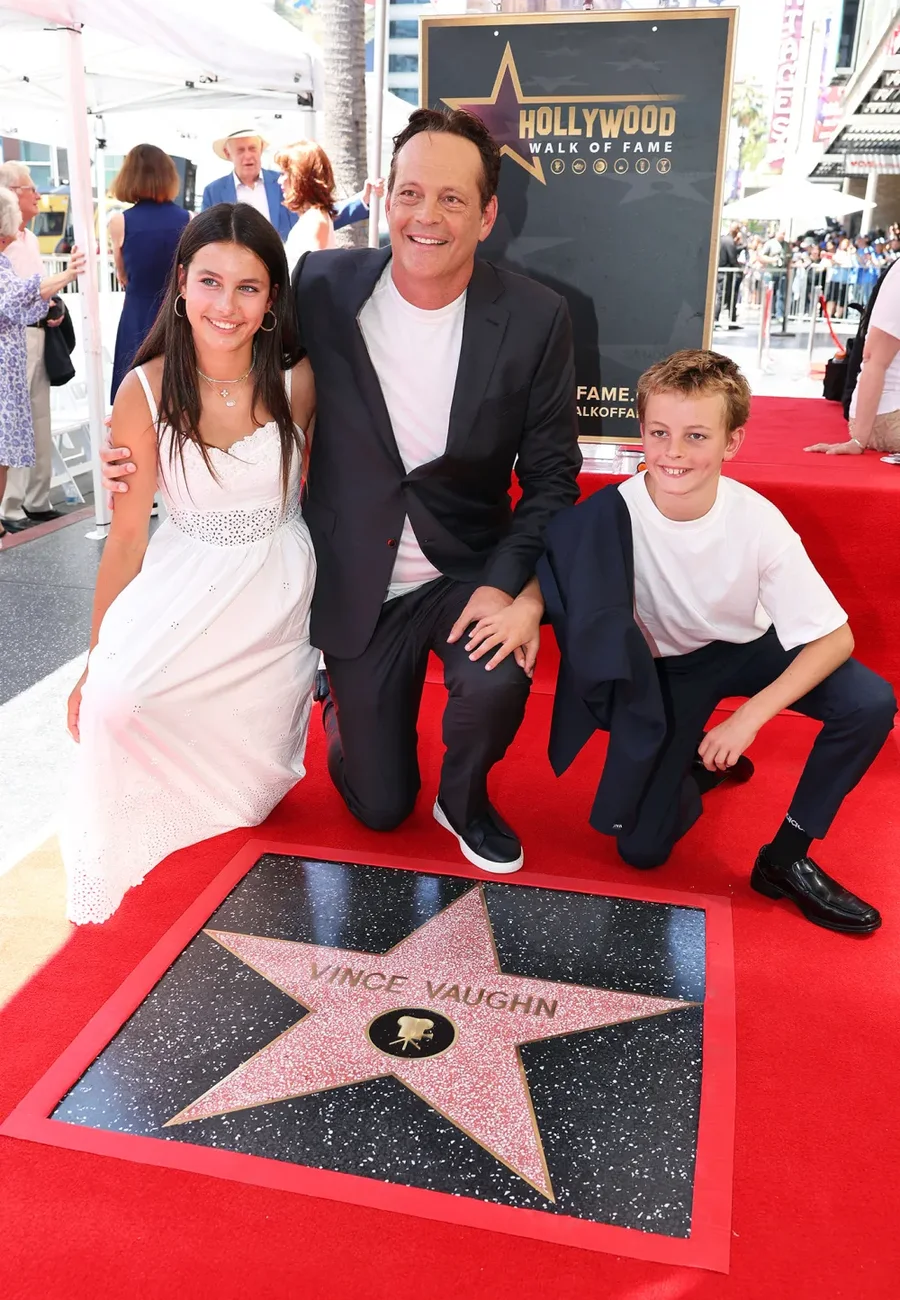 nje yll i ri ne walk of fame aktori i famshem nderohet ne hollywood