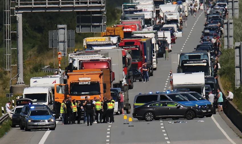 pas nje aksidenti ne autostrade policia perdor armet kunder nje 55 vjecari ja cndodhi