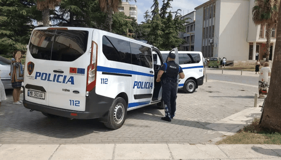 pengmarrje ne tirane babai dhe 2 bashkepunetore marrin forcerisht ne makine ish te dashurin e vajzes e cojne ne shengjergj