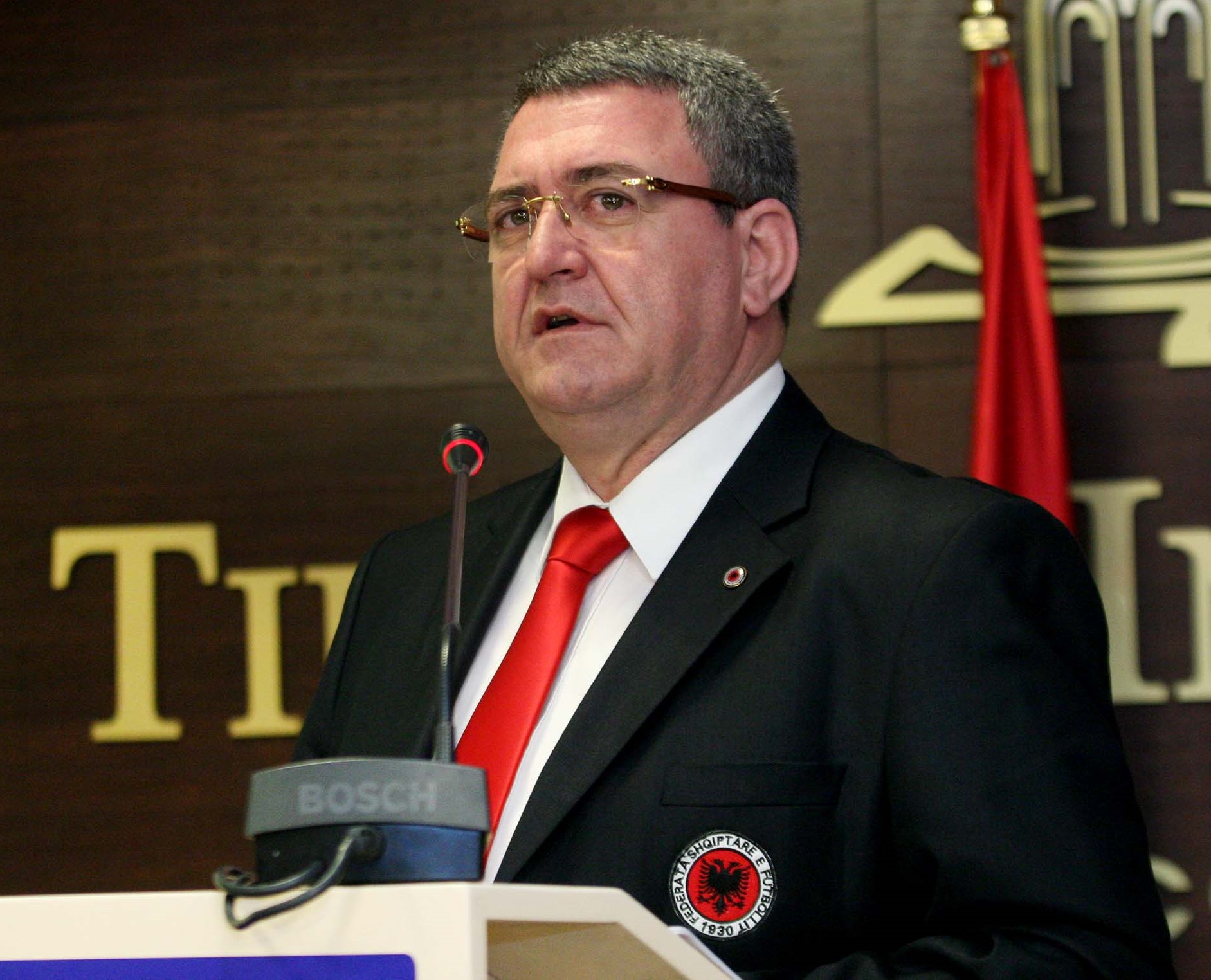 presidenti i klubit iliria dhe dy futbolliste cilet ishin personat qe kercenuan armando duken