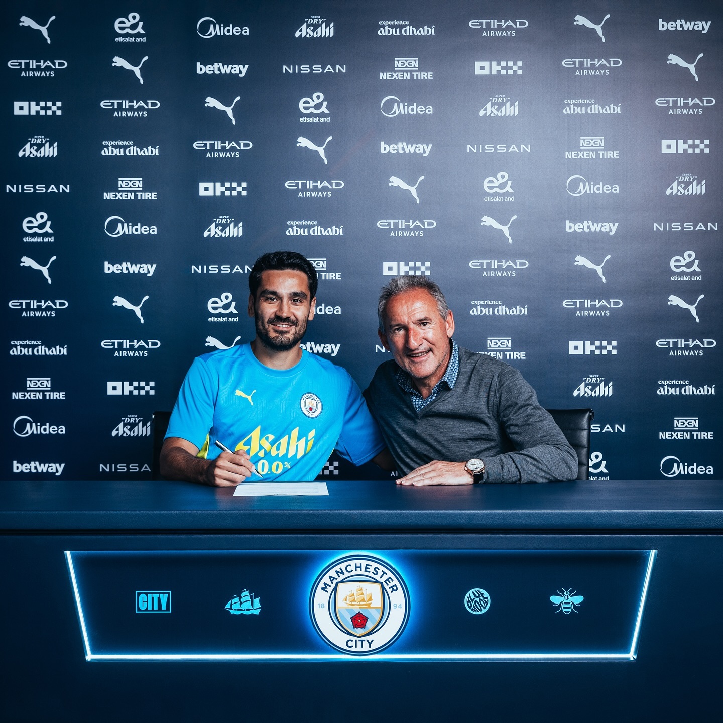 prezantohet gundogan mezi pres te rivesh fanellen e man city video