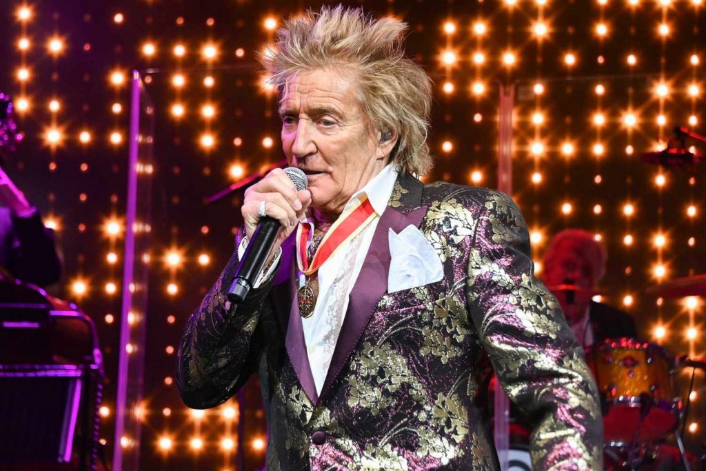 Rod Stewart shtyn koncertet në SHBA, pasi preket nga Covid-19