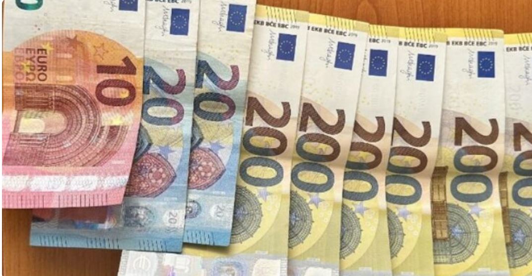 shembull qytetar nga kosova nje person gjen kuleten me 1250 euro dhe e dorezon ne polici