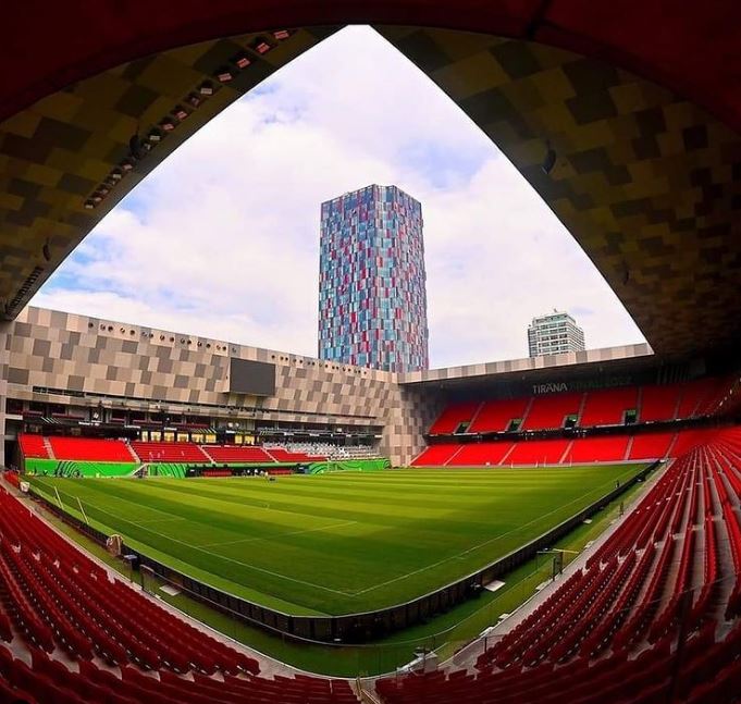 situata me stadiumet dy klubet kryeqytetase duhet te shtegtojne kete sezon