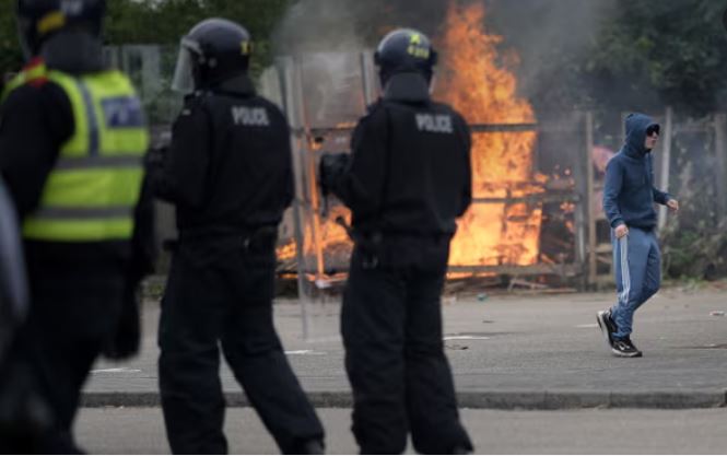 starmer ushtri e perhershme e policeve specialiste kunder protestave te dhunshme