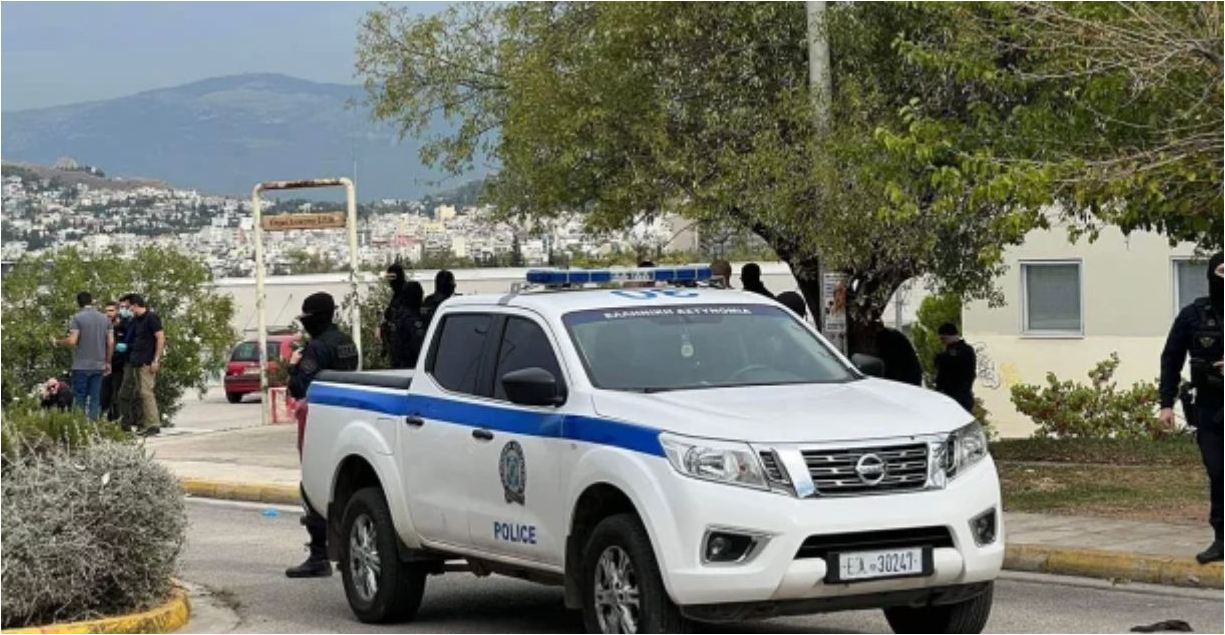 tmerr per 40 vjecarin shqiptar ne greqi persona te maskuar e fusin me force ne makine e dergojne ne pyll dhe e qellojme me arme zjarri ja gjendja e tij