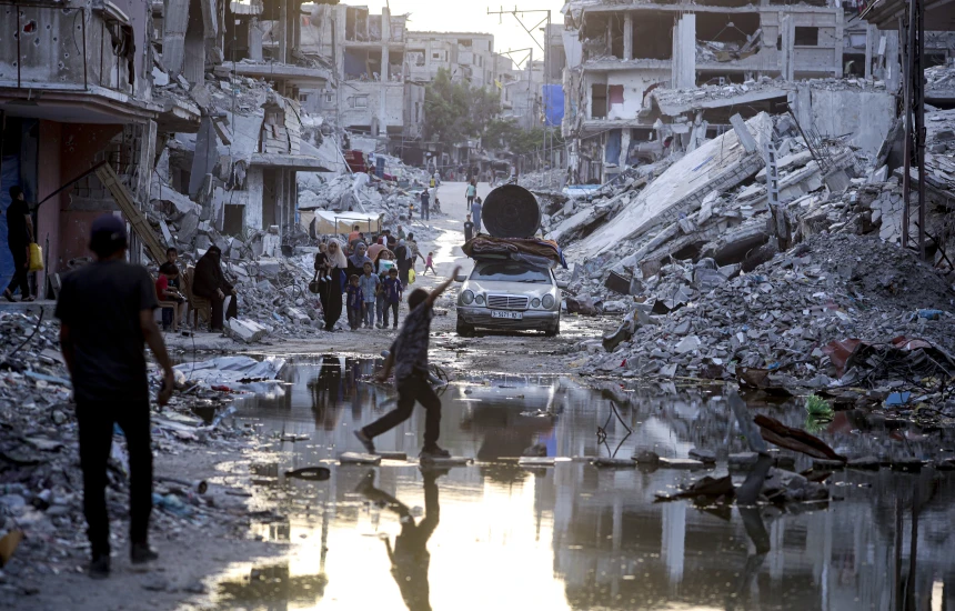 Ujërat e zeza kontaminojnë kampet dhe bregdetin, shkak i përhapjes së sëmundjeve në Gaza