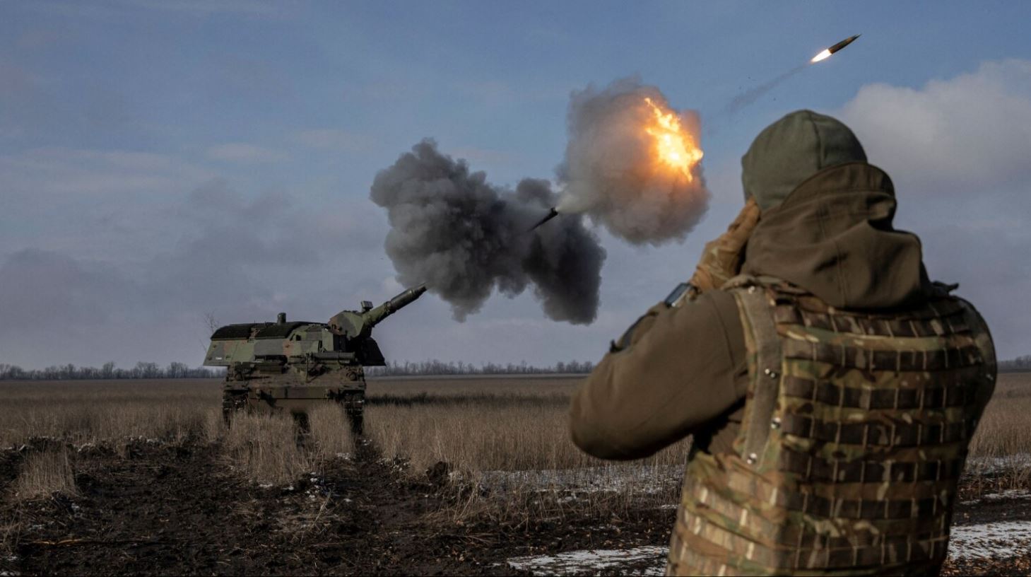 vazhdojne luftimet pergjate kufirit ukraine rusi shkaterrohen dy tanke dhe nje helikopter video