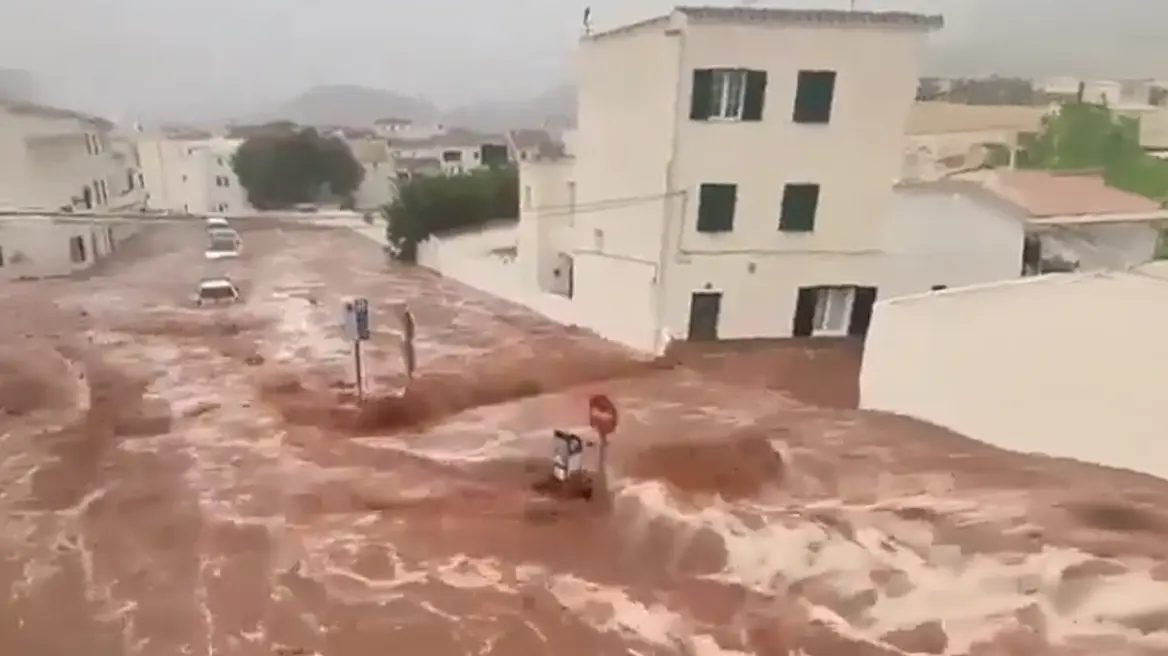 video stuhi te forta dhe permbytje ne majorca njerezit evakuohen nga shtepite e tyre