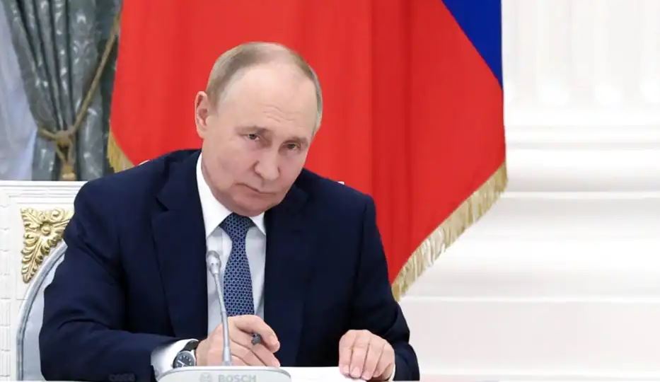 vladimir putin nenshkruan ligjin e ri cdo organizate e huaj mund te shpallet e padeshirueshme ne rusi