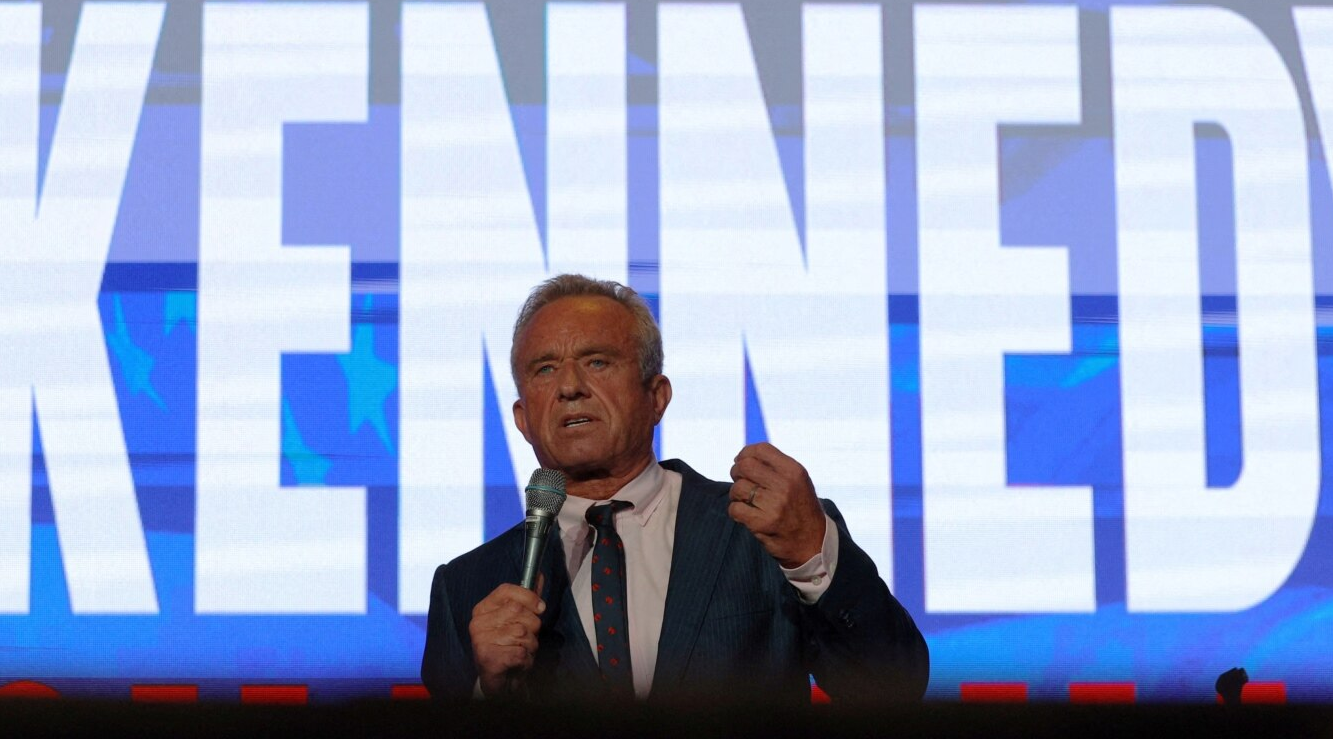 zgjedhjet ne shba robert f kennedy jr terhiqet nga gara presidenciale ja cilin kandidat mbeshtet