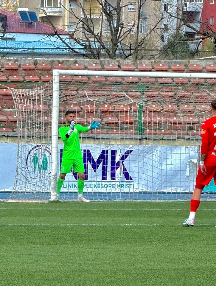 zyrtare klubi i kategorise se dyte blindon porten prezantohet 22 vjecari qe u shpall kampion me