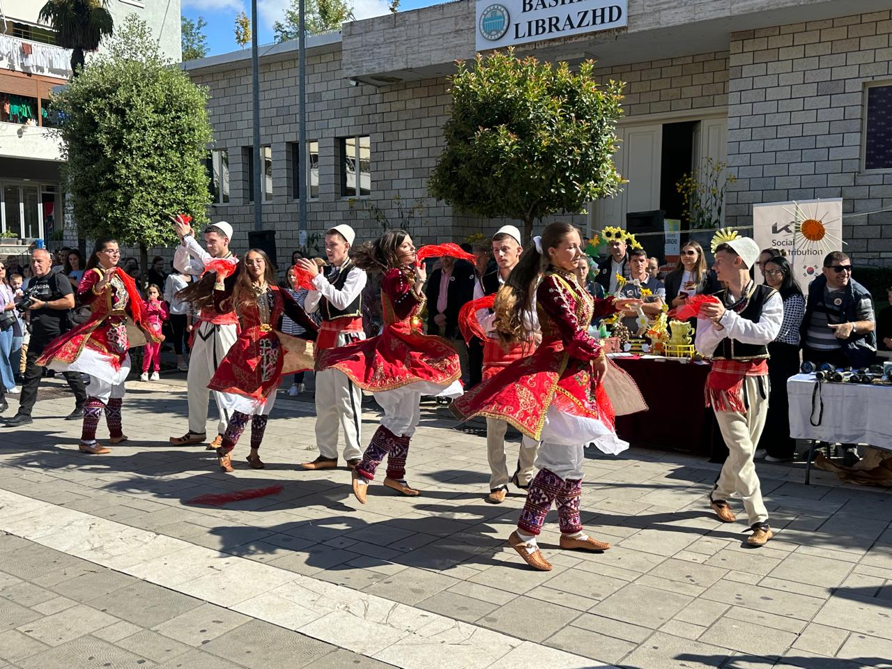 200 biznese promovojne prodhimet e tyre ne festen e mjaltit ne librazhd