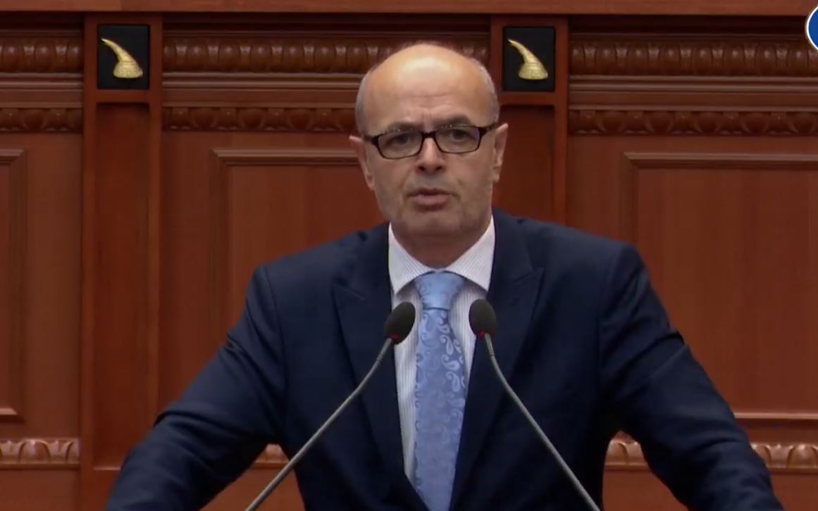 berisha me akuza zyrtare vjen reagimi i pare nga mazhoranca deputeti i ps e ftoj te behet burre dhe te mos i arratiset pergjegjesise me retorike politike