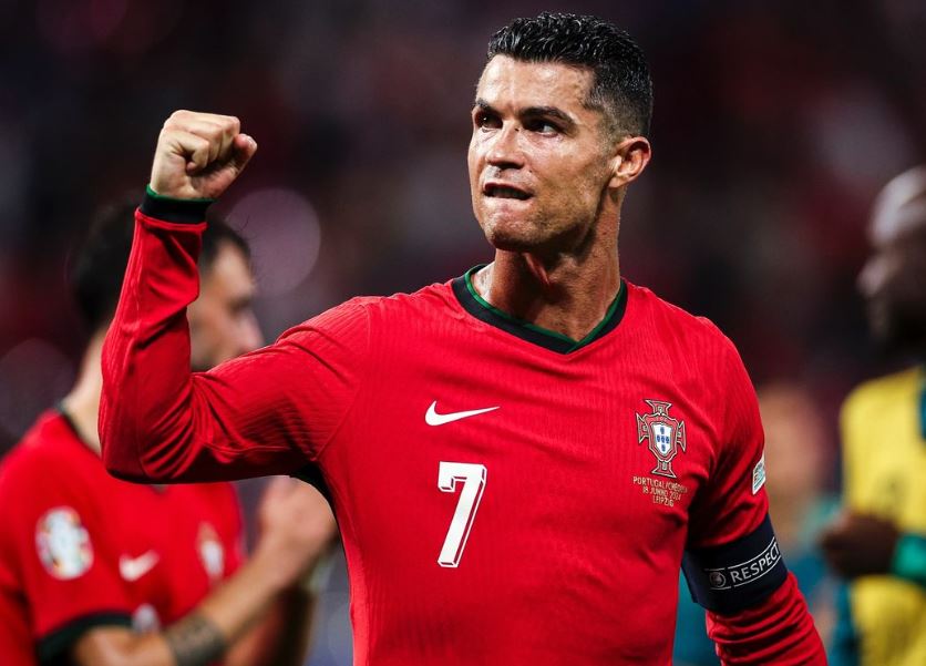 cristiano ronaldo ben historine ylli portugez eshte i pari njeri ne bote qe arrin nje miliard ndjekes ne te gjitha rrjetet sociale