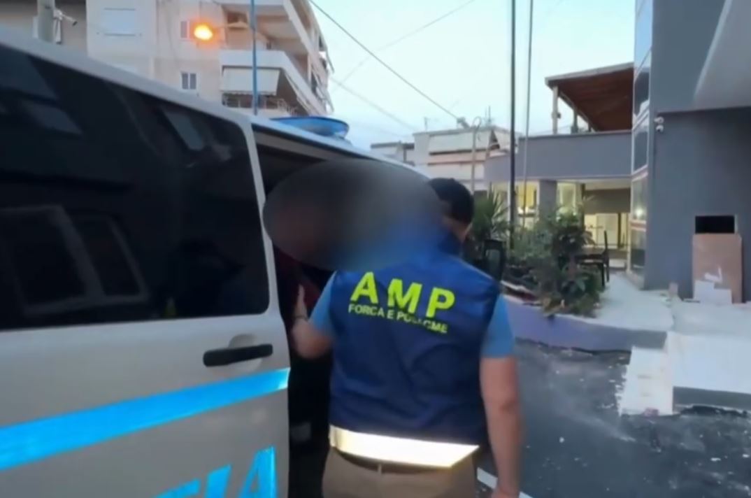 emri arrestohet shefi i operacionales ne gjirokaster amp ka bashkepunuar me nje grup kriminal qe falsifikonte dokumente