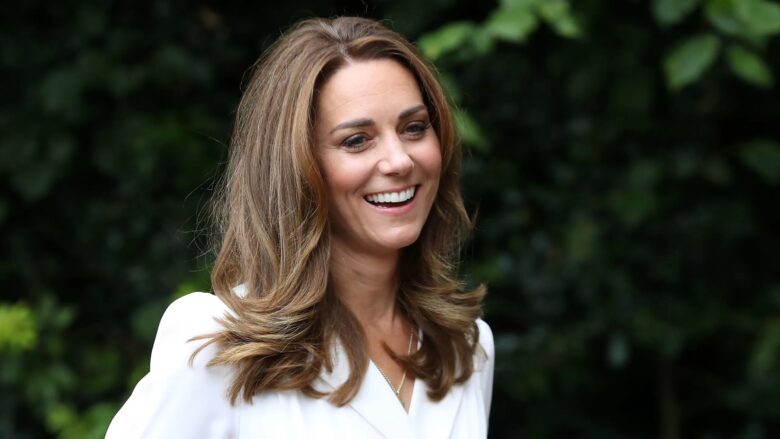 modeli i flokeve te kate middleton it behet viral ne tiktok