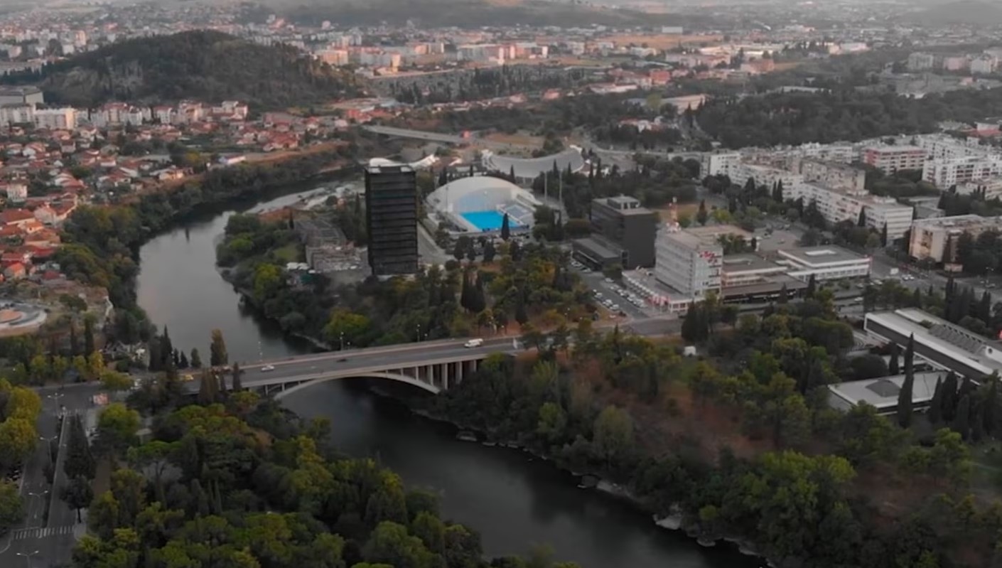 ndryshimet e kerkuara per ligjin e shtetesise ne malin e zi analistet rrezikon seriozisht pavaresine vendit