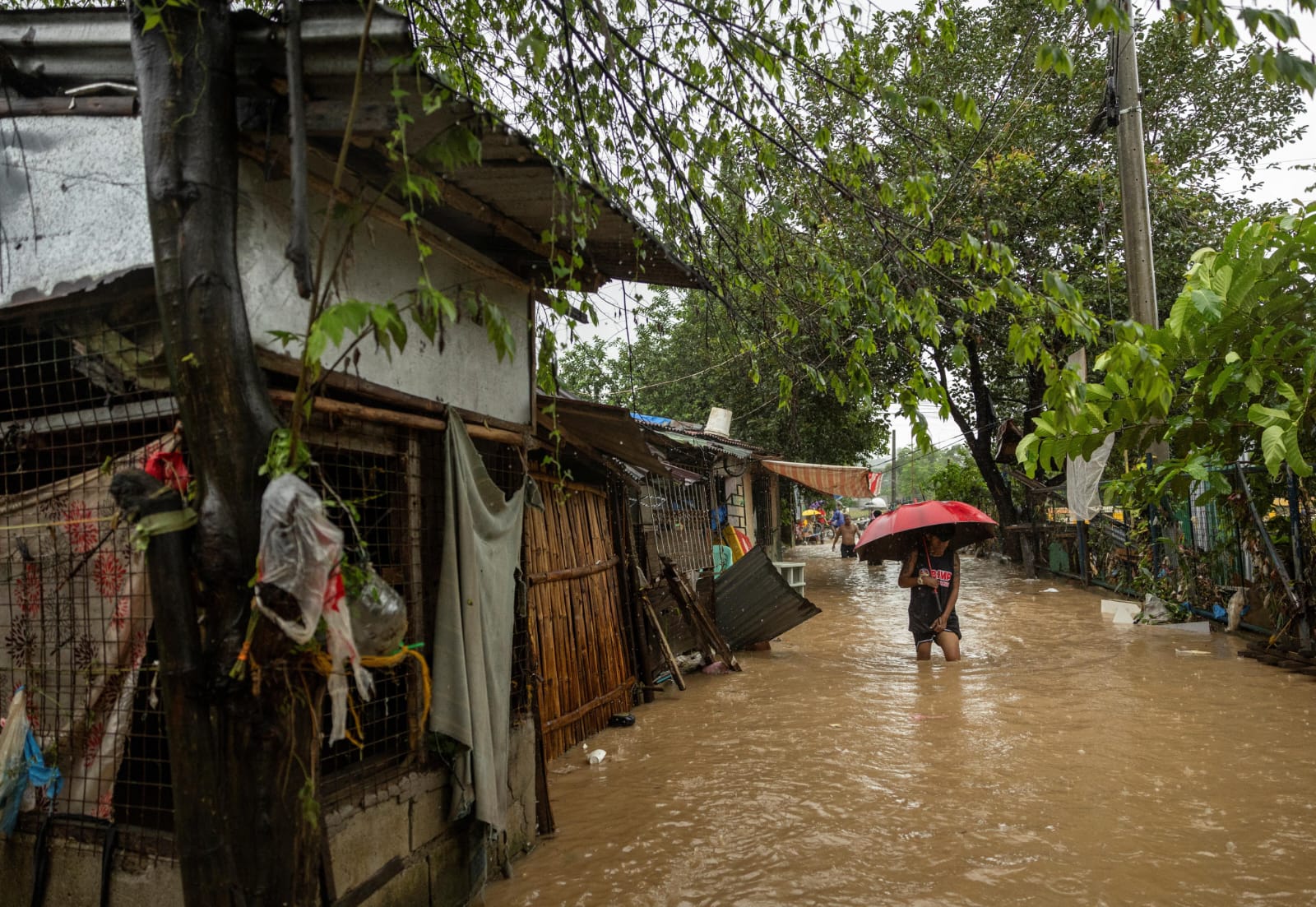 Stuhia tropikale Yagi vret 14 persona në Filipine