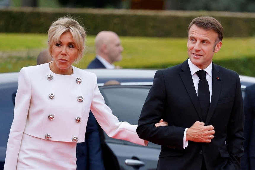 u akuzua se eshte transgjinore gruaja e presidentit te frances fiton gjyqin sa para do demshperblehet brigitte macron