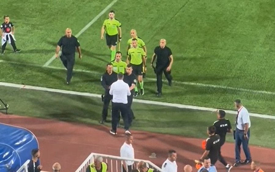 video momente tensioni ne futbollin kosovar trajneri batatina sulmon arbitrat