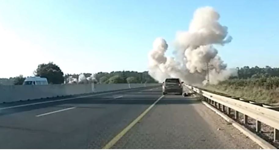 VIDEO/ Nis hakmarrja e Hezbollahut, qëllon me raketa autostradën izraelite