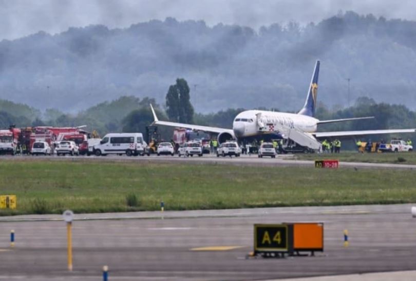 Bllokohet aeroporti i Bergamos në Itali, avionit i shpërthen goma teksa po ulej në pistë