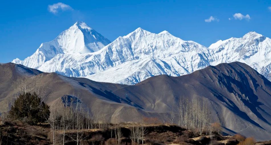 tentuan te ngjiteshin ne malet e himalajeve vdesin pese alpinistet ruse