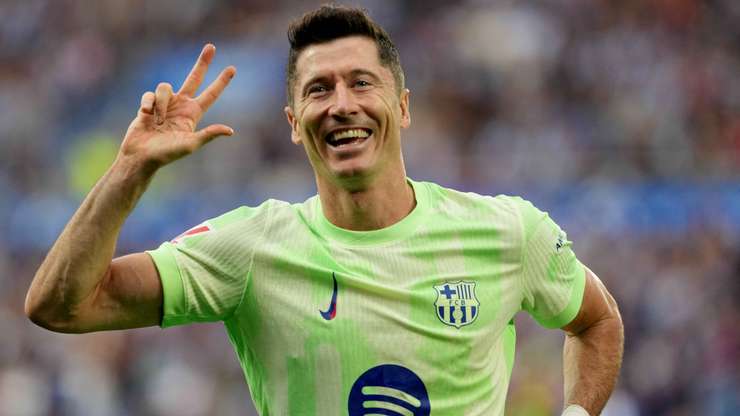 video lewandowski dhuron show 3 gola ndaj alaves barca spektakolare ne la liga