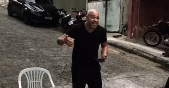 video me birre ne dore dhe duke u lekundur shikoni ku ka perfunduar perandori adriano