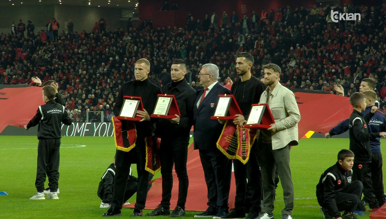 video i dhane lamtumiren kombetares shikoni ceremonine speciale per 4 futbollistet kuqezinj