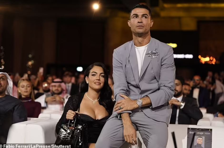 ronaldo dhe xheorxhina kane vepruar ne menyre te fshehte nje fraze e futbollistit i hap rruge thashethemeve pa fund