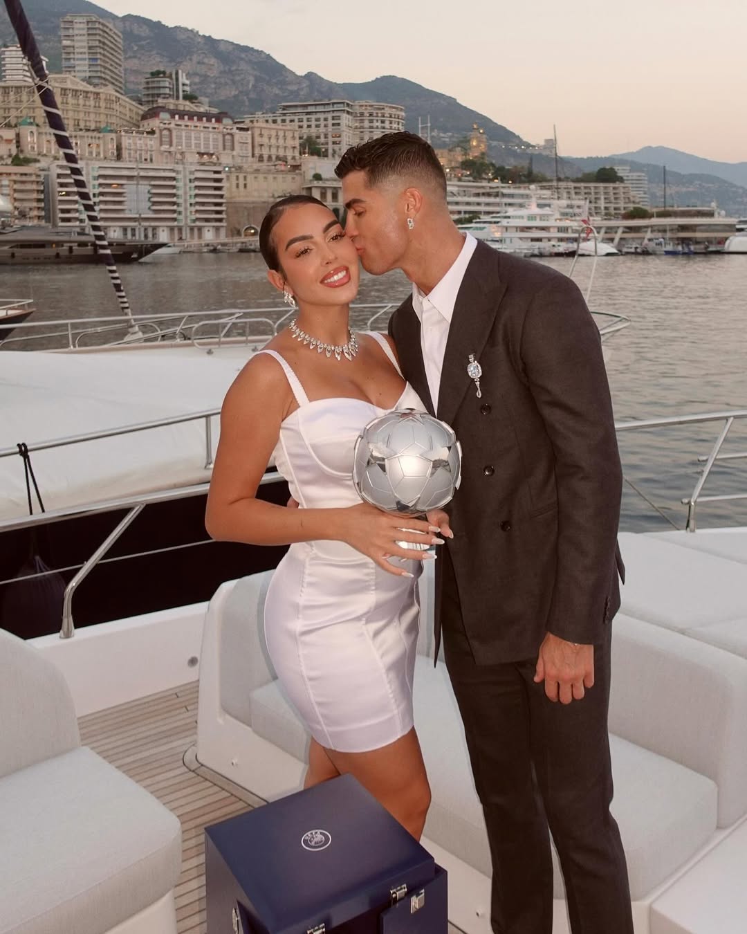 cristiano ronaldo feston ditelindjen geogina rodriguez i ben urimin special faleminderit zotit qe me dha nje njeri si ti 6